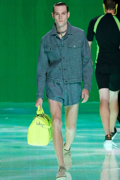 Look 25